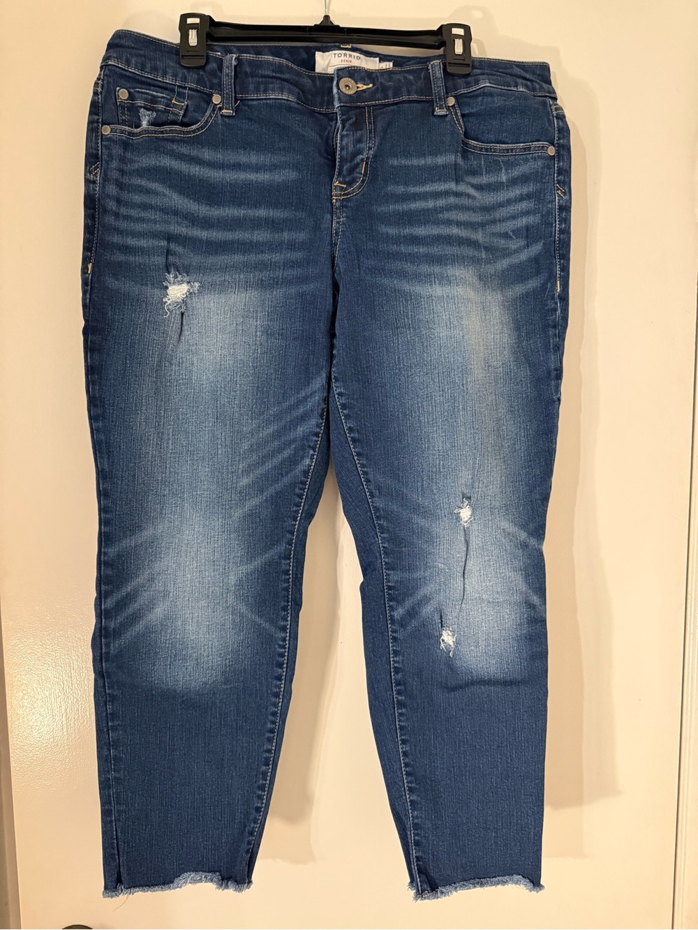 TORRID First at Fit Boyfriend Mid-Rise Distressed Skinny Jeans - Size 16